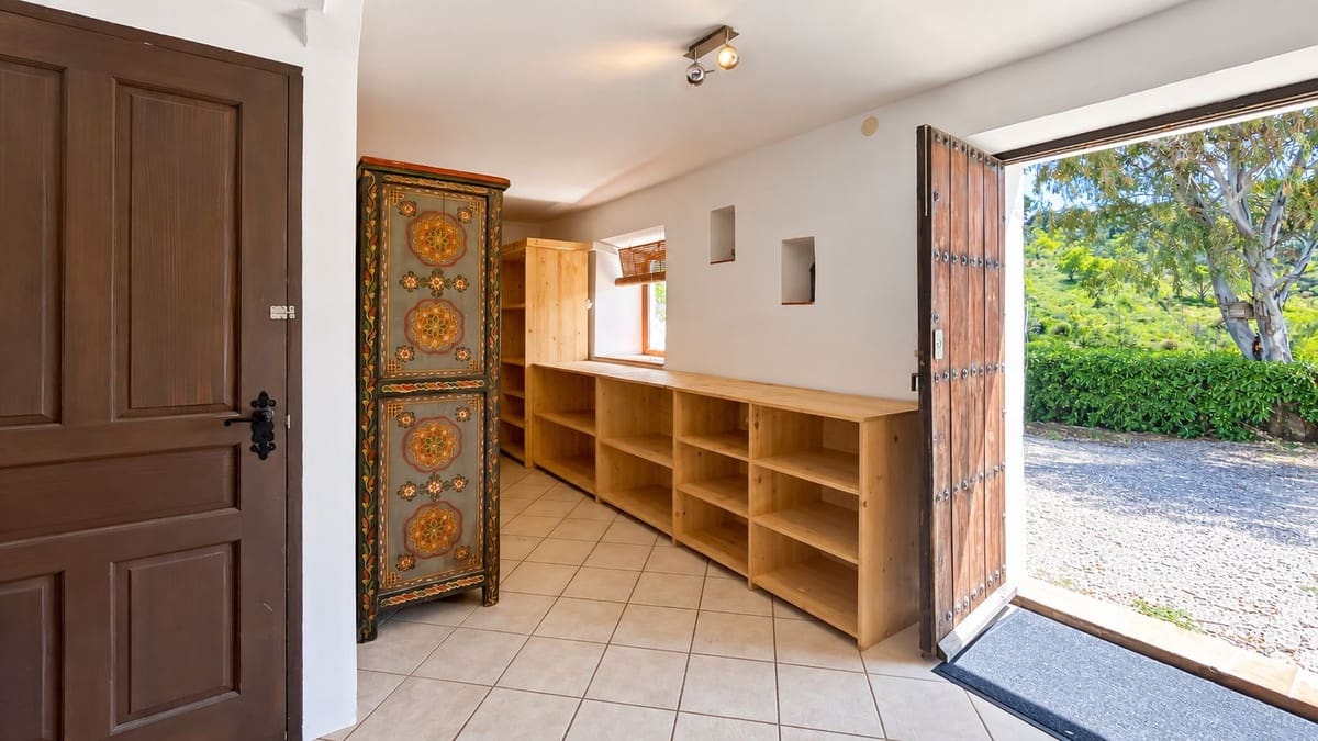 8 slaapkamer Finca/Landhuis te koop in Casabermeja met zwembad garage - € 849.000 (Ref: 9895293)