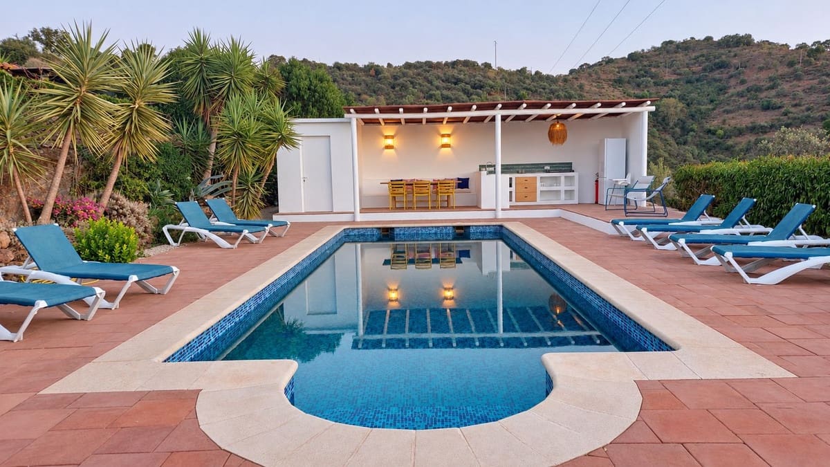 8 slaapkamer Finca/Landhuis te koop in Casabermeja met zwembad garage - € 849.000 (Ref: 9895293)