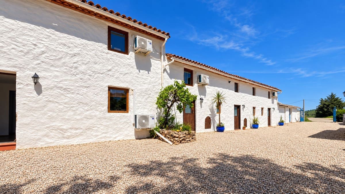 8 slaapkamer Finca/Landhuis te koop in Casabermeja met zwembad garage - € 849.000 (Ref: 9895293)