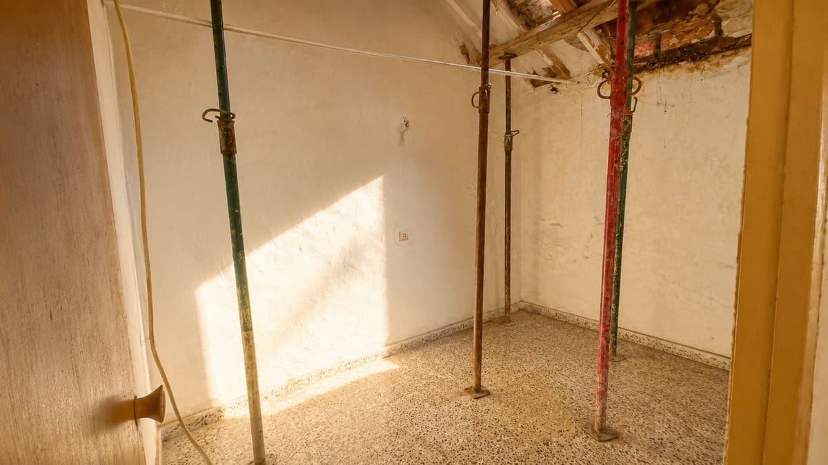 Casa de 2 habitaciones en Ojen en venta - 110.000 € (Ref: 9902145)