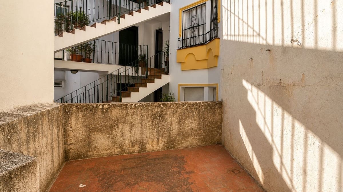 Casa de 2 habitaciones en Ojen en venta - 110.000 € (Ref: 9902145)