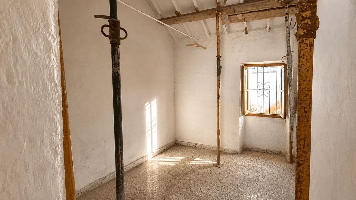 Casa de 2 habitaciones en Ojen en venta - 110.000 € (Ref: 9902145)