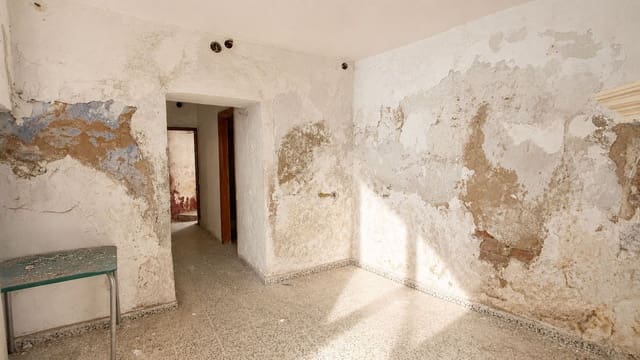 Casa de 2 habitaciones en Ojen en venta - 110.000 € (Ref: 9902145)