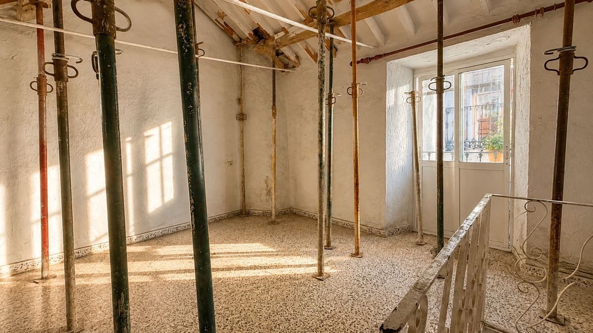 Casa de 2 habitaciones en Ojen en venta - 110.000 € (Ref: 9902145)