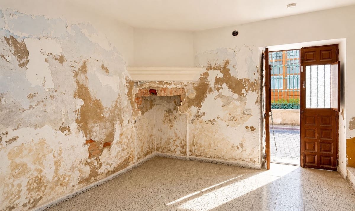 Casa de 2 habitaciones en Ojen en venta - 110.000 € (Ref: 9902145)