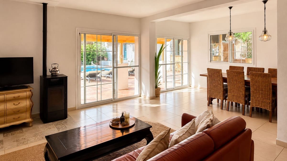 4 soveværelse Finca/Landehus til salg i Alhaurin el Grande med swimmingpool garage - € 650.000 (Ref: 9928233)
