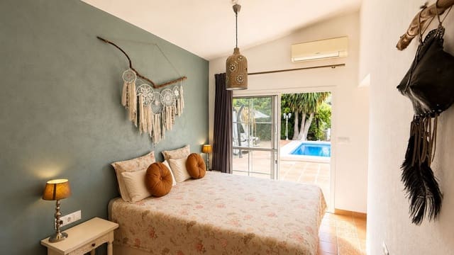 4 soveværelse Finca/Landehus til salg i Alhaurín el Grande med swimmingpool garage - € 650.000 (Ref: 9928233)