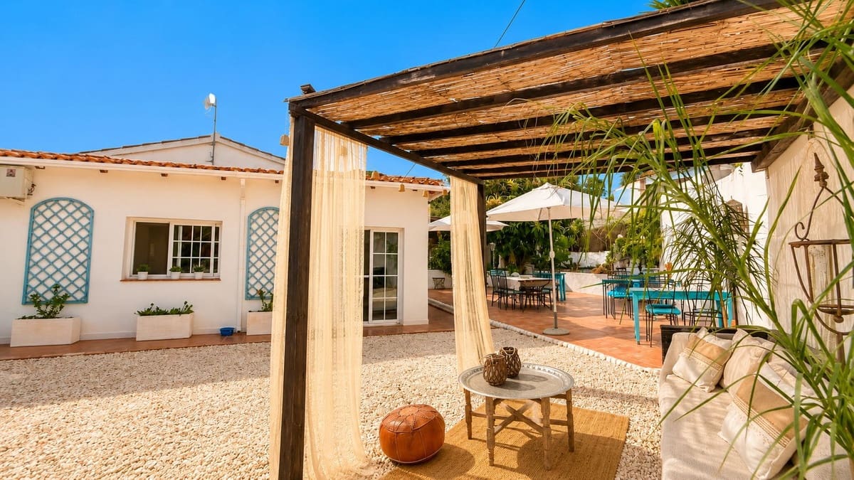 4 soveværelse Finca/Landehus til salg i Alhaurin el Grande med swimmingpool garage - € 650.000 (Ref: 9928233)