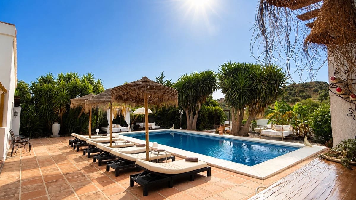 4 soveværelse Finca/Landehus til salg i Alhaurin el Grande med swimmingpool garage - € 650.000 (Ref: 9928233)