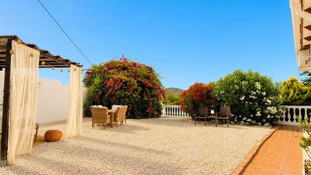 4 soveværelse Finca/Landehus til salg i Alhaurín el Grande med swimmingpool garage - € 650.000 (Ref: 9928233)