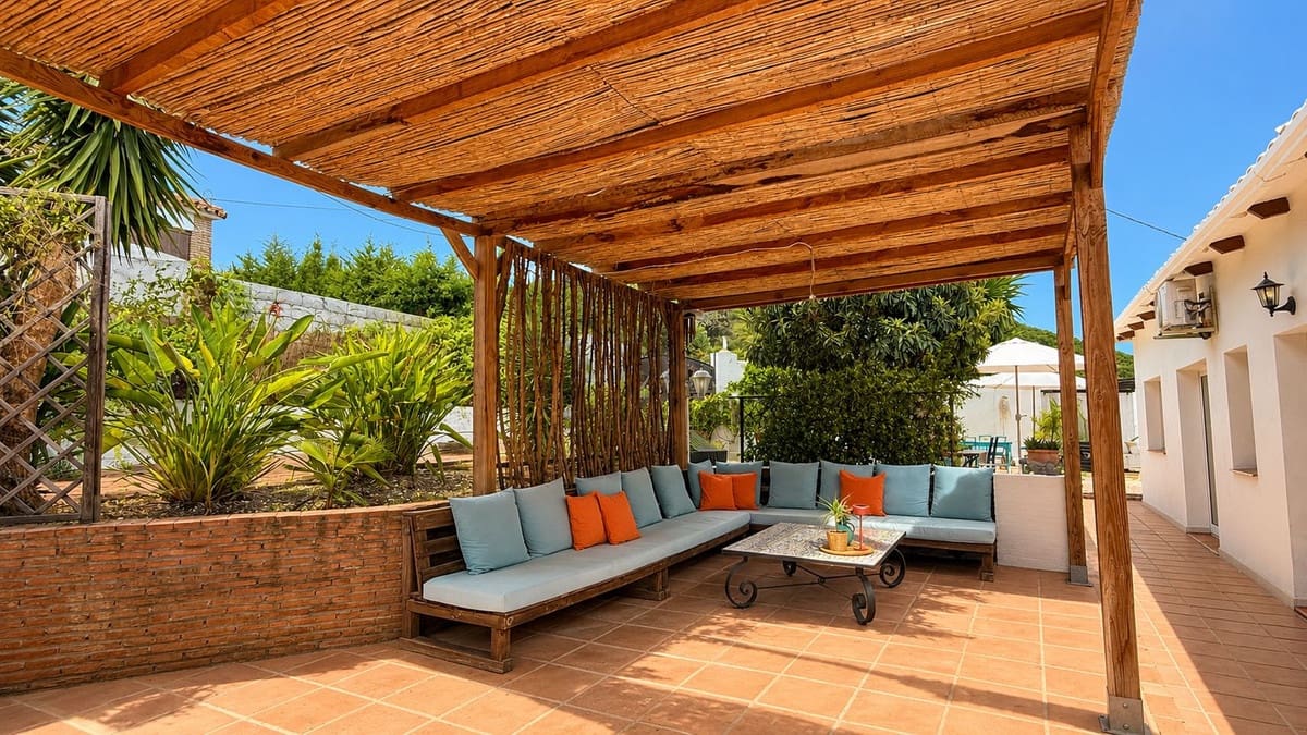 4 soveværelse Finca/Landehus til salg i Alhaurin el Grande med swimmingpool garage - € 650.000 (Ref: 9928233)