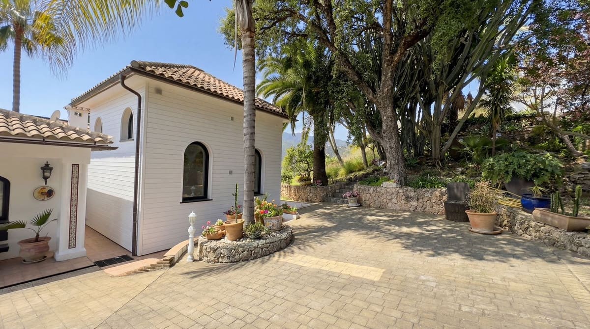 5 soveværelse Finca/Landehus til salg i Alhaurin el Grande med swimmingpool garage - € 2.150.000 (Ref: 9932449)