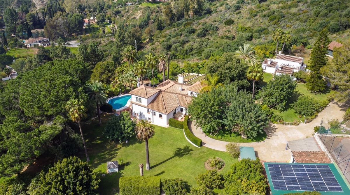 5 soveværelse Finca/Landehus til salg i Alhaurin el Grande med swimmingpool garage - € 2.150.000 (Ref: 9932449)