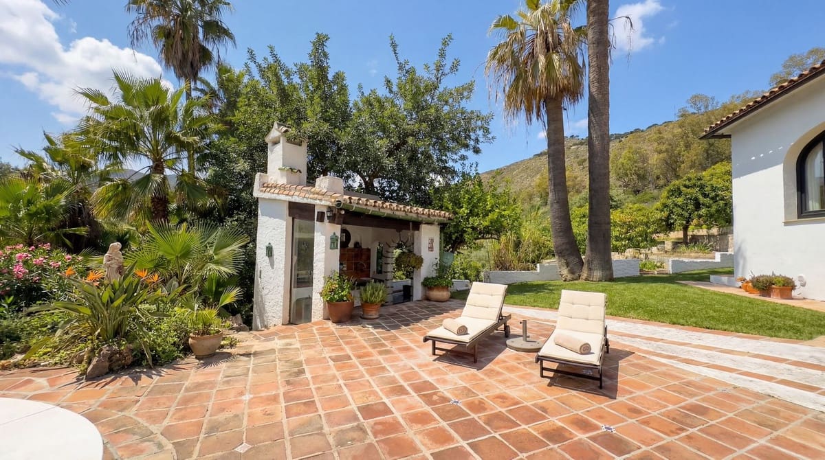 5 soveværelse Finca/Landehus til salg i Alhaurin el Grande med swimmingpool garage - € 2.150.000 (Ref: 9932449)