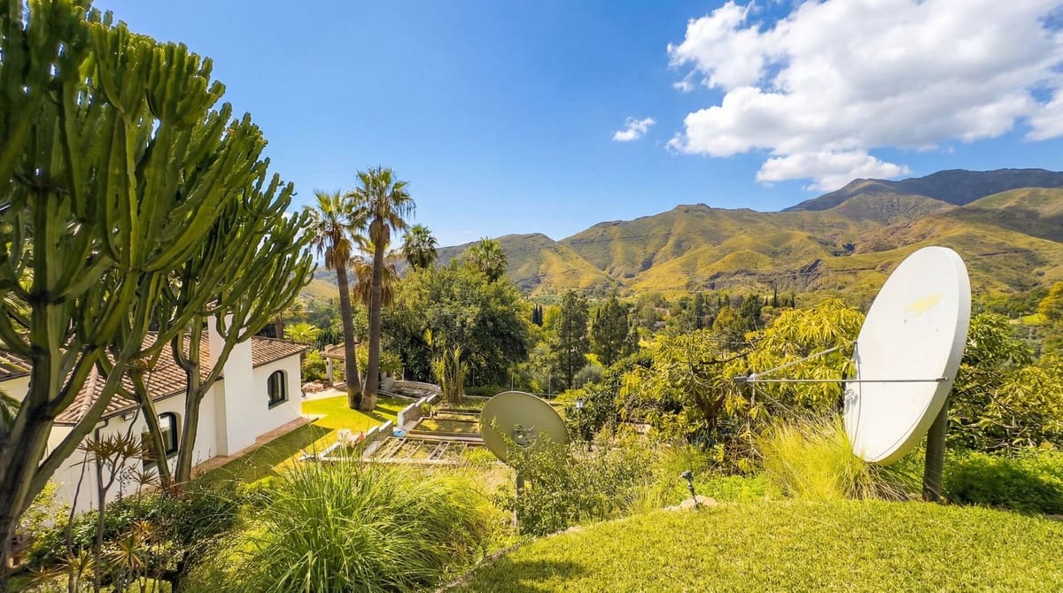 5 soveværelse Finca/Landehus til salg i Alhaurin el Grande med swimmingpool garage - € 2.150.000 (Ref: 9932449)