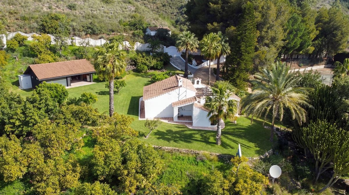 5 soveværelse Finca/Landehus til salg i Alhaurin el Grande med swimmingpool garage - € 2.150.000 (Ref: 9932449)