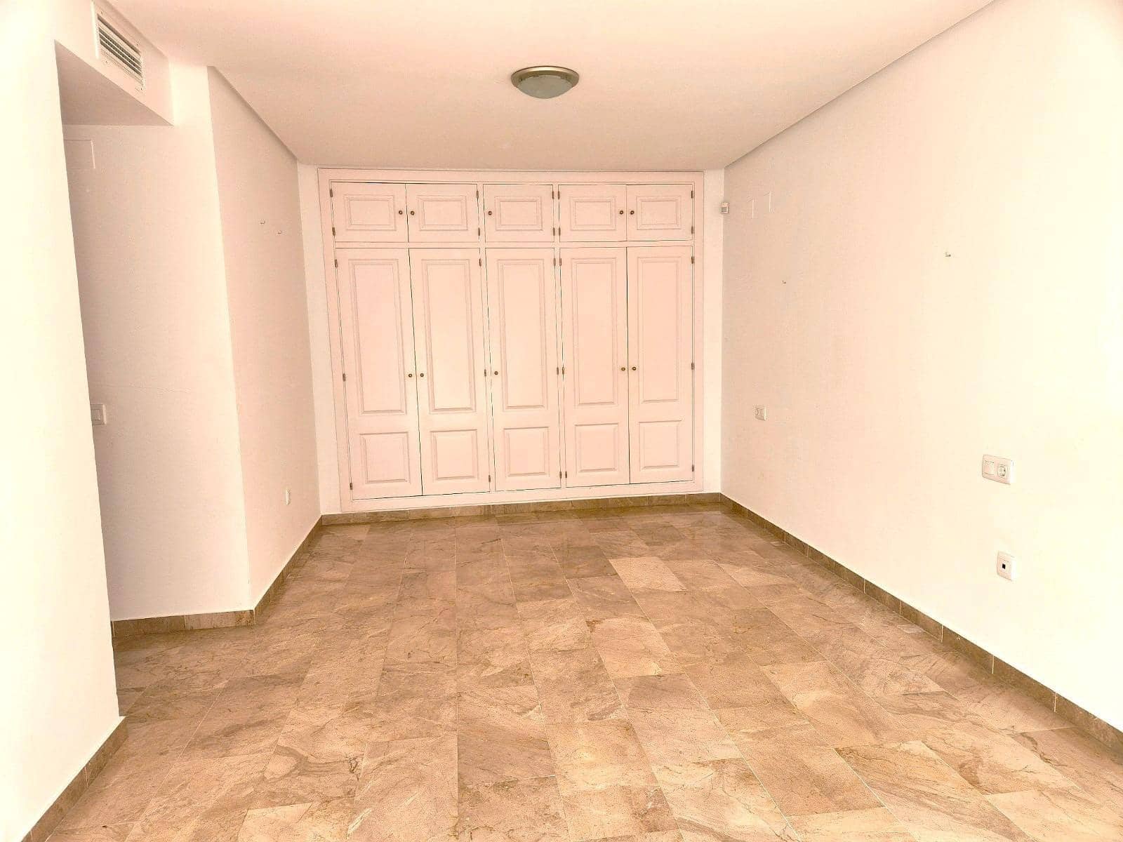 2 bedroom Flat for sale in Benalmadena with pool - € 423,000 (Ref: 10133570)