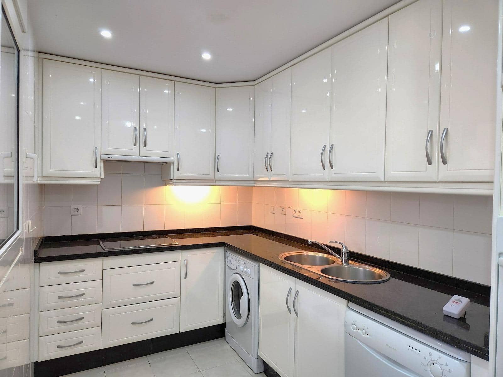 2 bedroom Flat for sale in Benalmadena with pool - € 423,000 (Ref: 10133570)