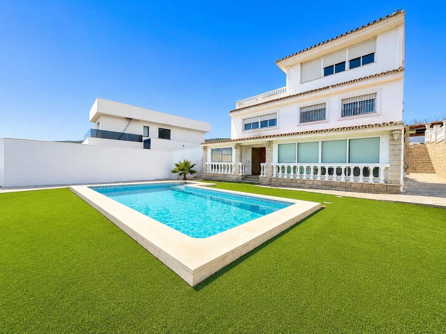 6 Zimmer Villa zu verkaufen in Alhaurin de la Torre mit Pool Garage - 749.000 € (Ref: 10133573)