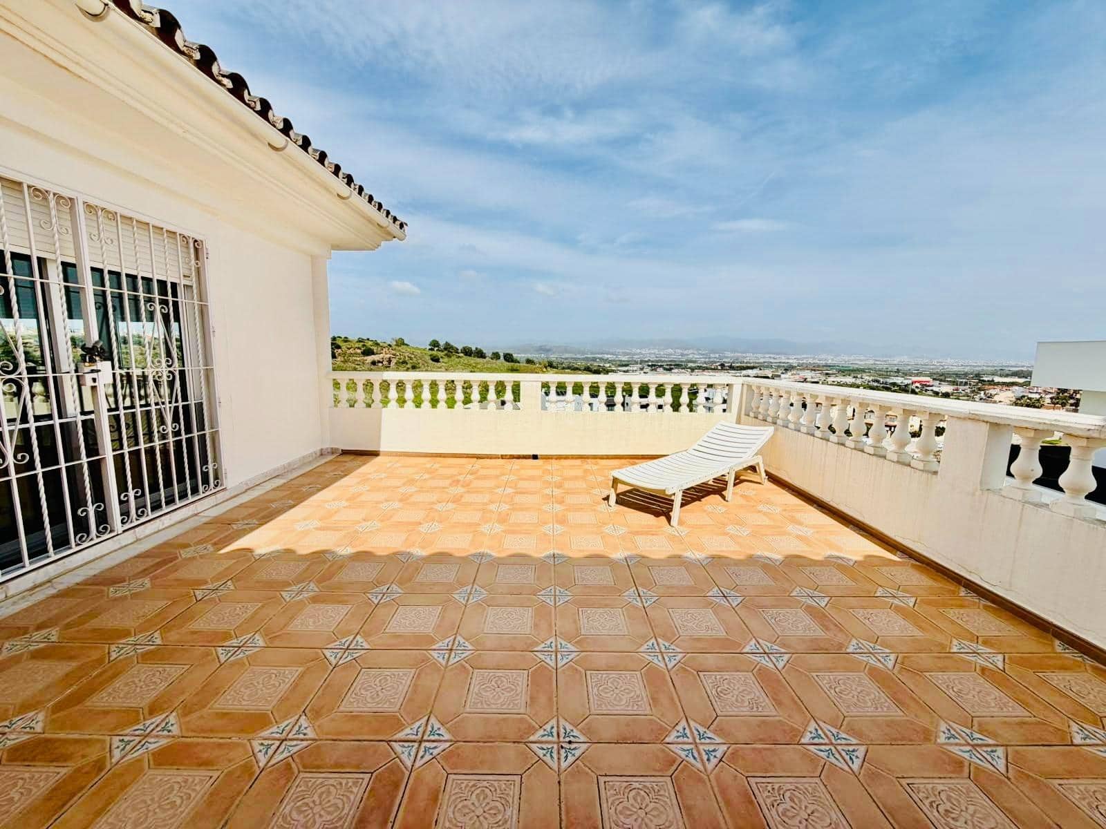 6 Zimmer Villa zu verkaufen in Alhaurin de la Torre mit Pool Garage - 749.000 € (Ref: 10133573)