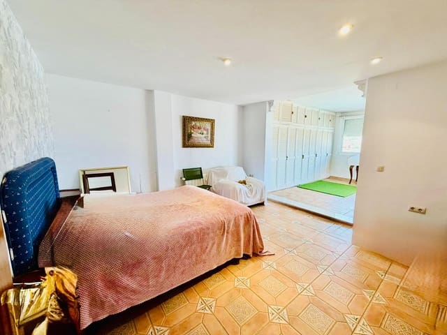 6 Zimmer Villa zu verkaufen in Alhaurín de la Torre mit Pool Garage - 749.000 € (Ref: 10133573)