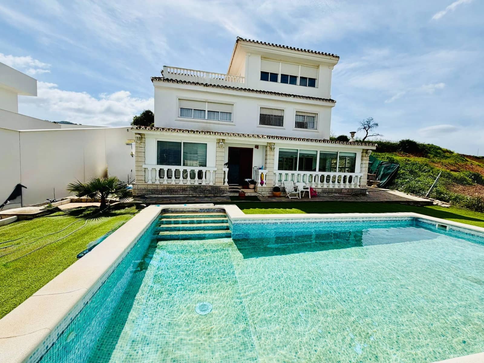 6 Zimmer Villa zu verkaufen in Alhaurin de la Torre mit Pool Garage - 749.000 € (Ref: 10133573)