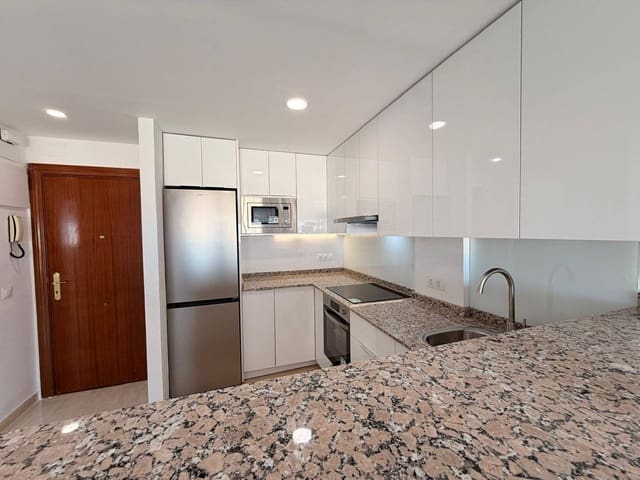 1 makuuhuone Huoneisto vuokrattavana paikassa Benalmadena Costa, Benalmádena mukana uima-altaan 
autotalli - 1 100 € (Ref: 10155469)