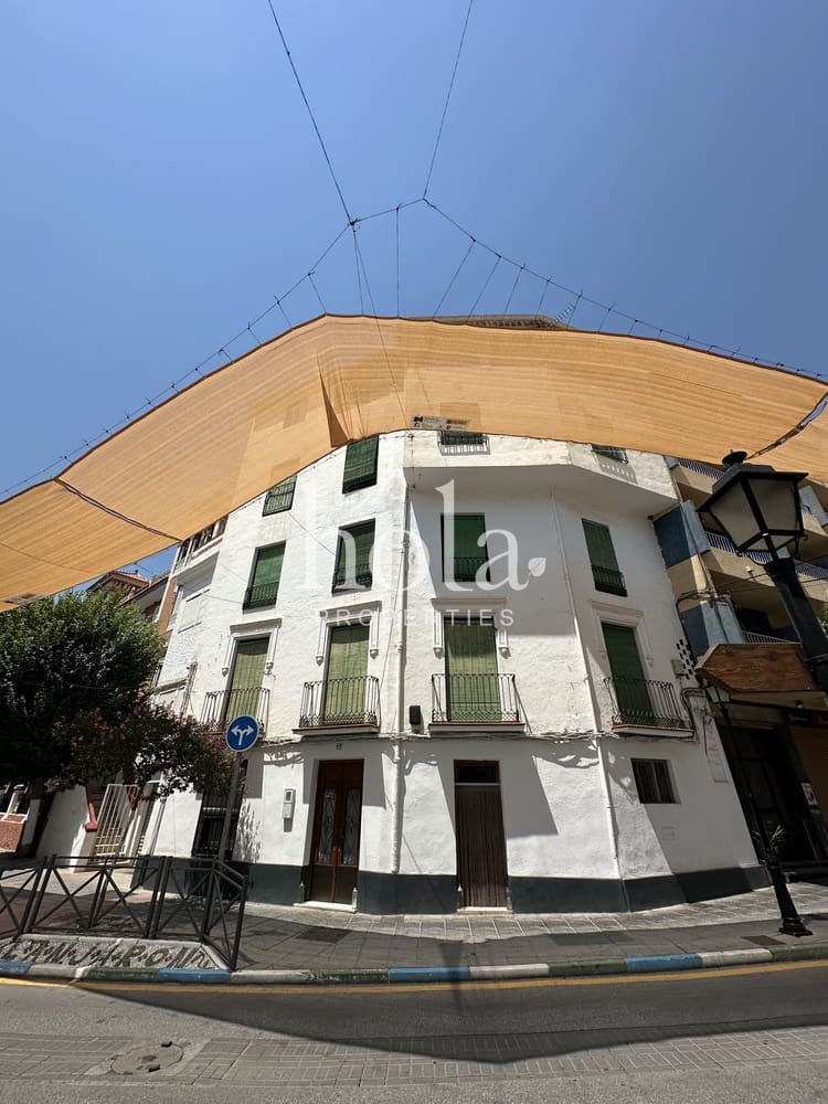 Casa de 13 habitaciones en Lanjarón en venta - 150.000 € (Ref: 10060845)