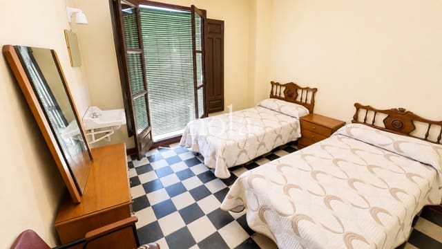 13 soverom Hus til salgs i Lanjarón - € 150 000 (Ref: 10060845)