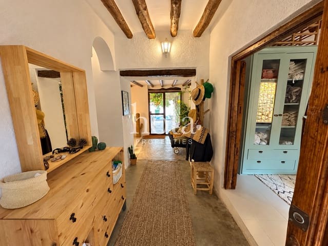 5 soverom Hus til salgs i Pinos del Valle, El Pinar med svømmebasseng - € 300 000 (Ref: 10157157)
