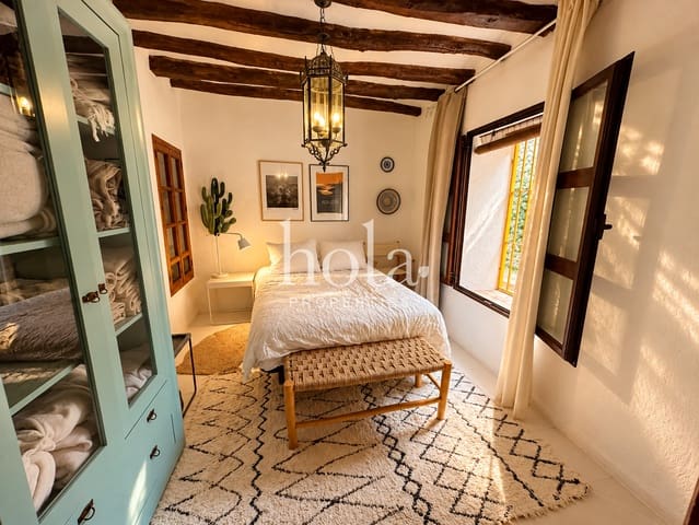 5 soverom Hus til salgs i Pinos del Valle, El Pinar med svømmebasseng - € 300 000 (Ref: 10157157)