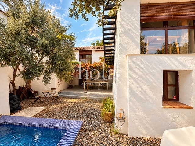 5 soverom Hus til salgs i Pinos del Valle, El Pinar med svømmebasseng - € 300 000 (Ref: 10157157)
