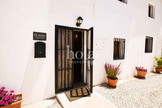 Casa de 4 habitaciones en Loja en venta con piscina - 290.000 € (Ref: 8085144)