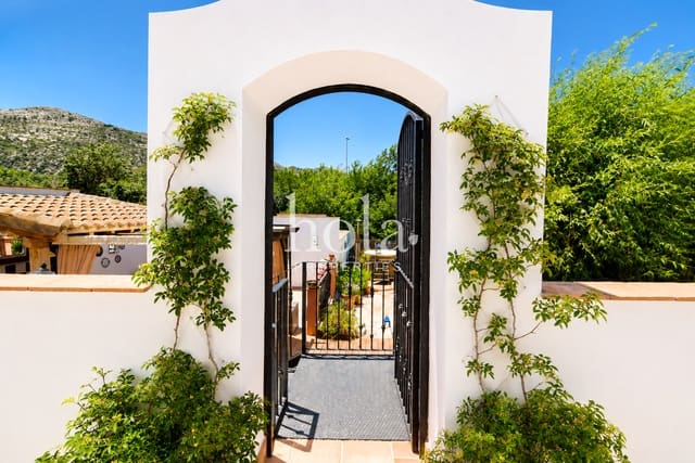 Casa de 4 habitaciones en Loja en venta con piscina - 290.000 € (Ref: 8085144)