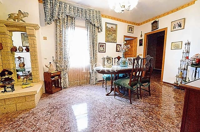 4 makuuhuone Omakotitalo myytävänä paikassa Pinos del Valle, El Pinar - 105 000 € (Ref: 8098401)