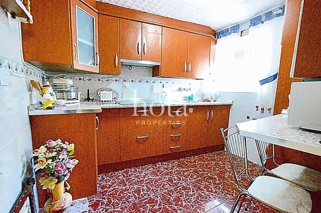 4 makuuhuone Omakotitalo myytävänä paikassa Pinos del Valle, El Pinar - 105 000 € (Ref: 8098401)