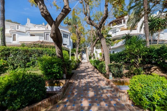 4 sypialnia Apartament na sprzedaż w Elviria, Marbella z basenem garażem - 960 000 € (Ref: 8364456)