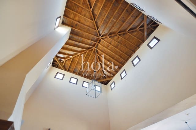 4 bedroom Finca/Country House for sale in Monachil with garage - € 250,000 (Ref: 8609228)