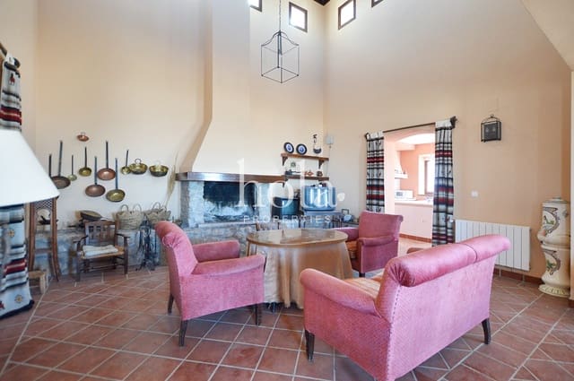 4 bedroom Finca/Country House for sale in Monachil with garage - € 250,000 (Ref: 8609228)