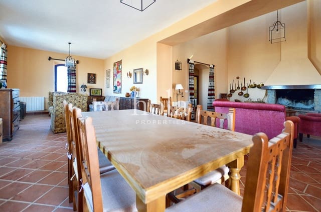 4 bedroom Finca/Country House for sale in Monachil with garage - € 250,000 (Ref: 8609228)