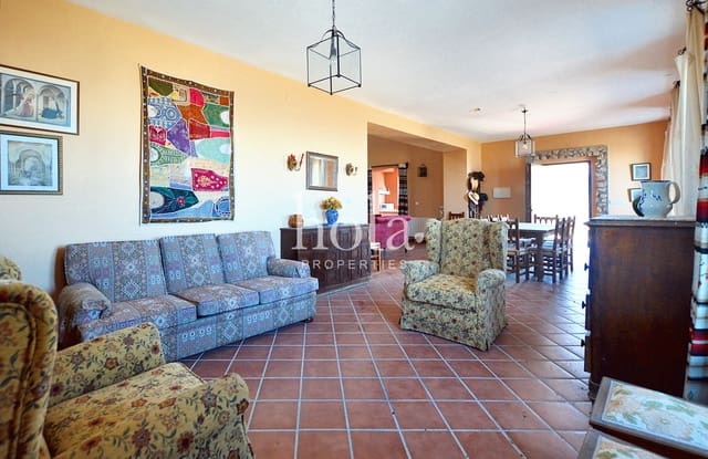 4 bedroom Finca/Country House for sale in Monachil with garage - € 250,000 (Ref: 8609228)