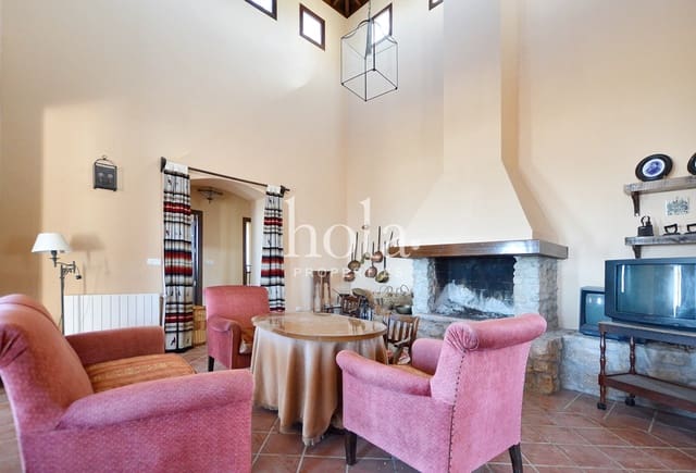 4 bedroom Finca/Country House for sale in Monachil with garage - € 250,000 (Ref: 8609228)