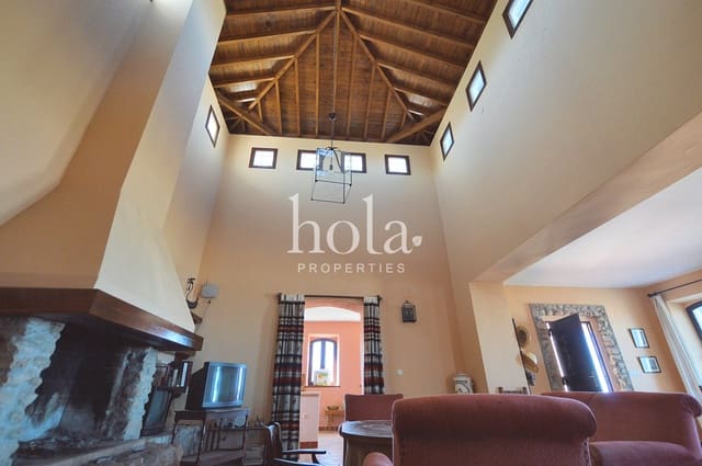 4 bedroom Finca/Country House for sale in Monachil with garage - € 250,000 (Ref: 8609228)