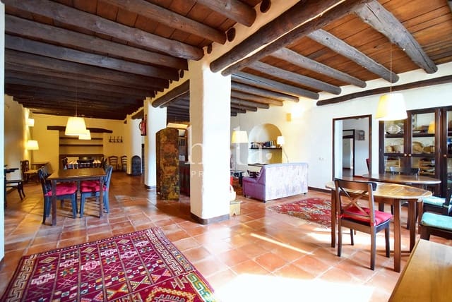 7 bedroom Townhouse for sale in Busquístar - € 260,000 (Ref: 8623208)