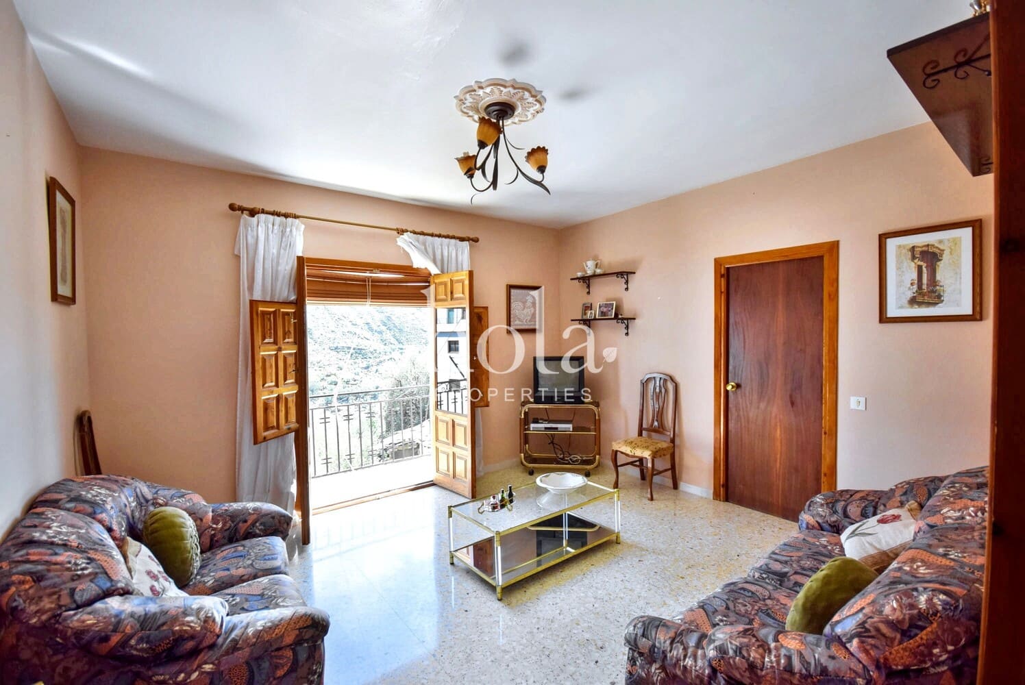 8 soveværelse Byhus til salg i Nevada med garage - € 110.000 (Ref: 8910104)