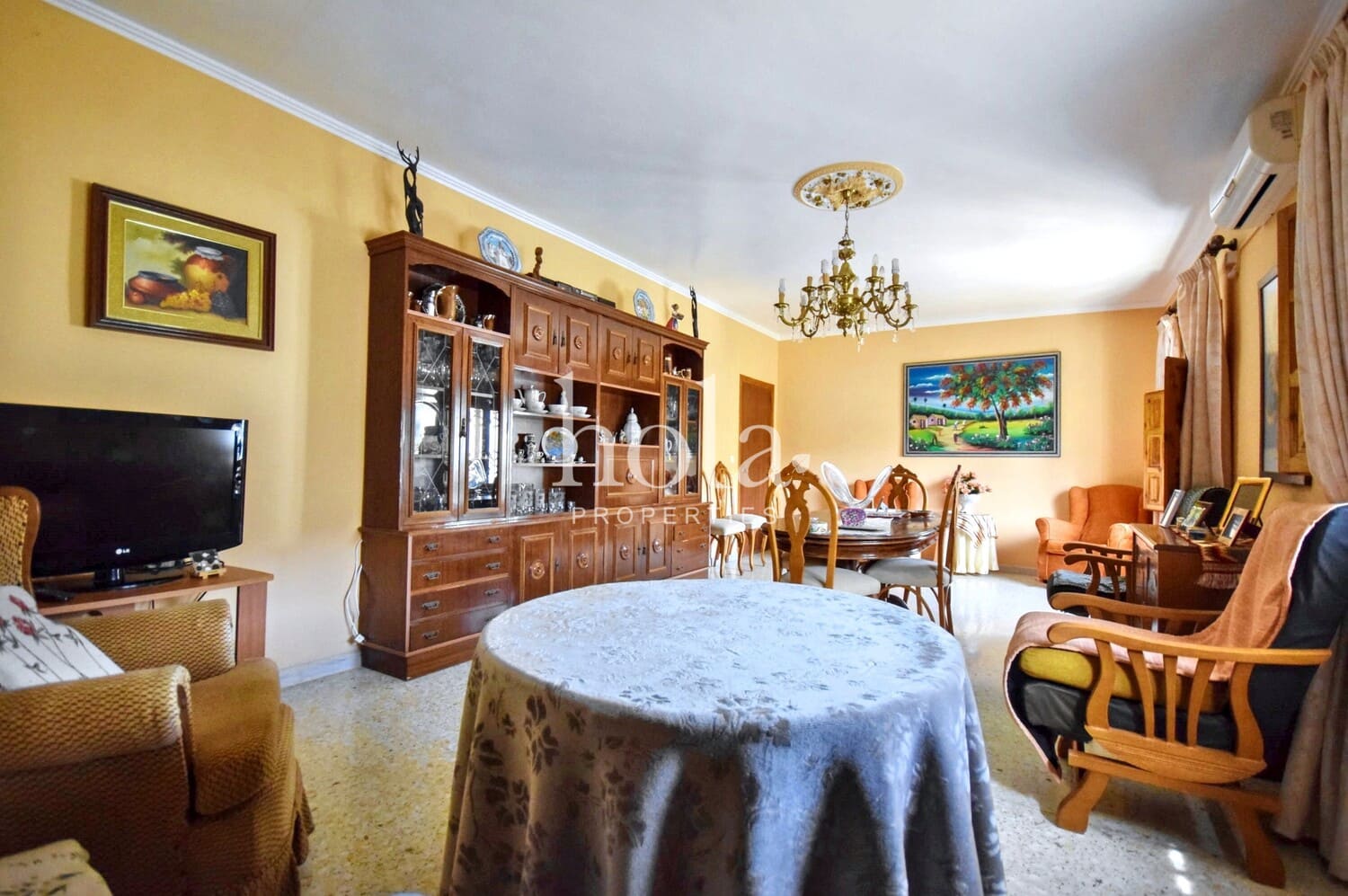 8 soveværelse Byhus til salg i Nevada med garage - € 110.000 (Ref: 8910104)