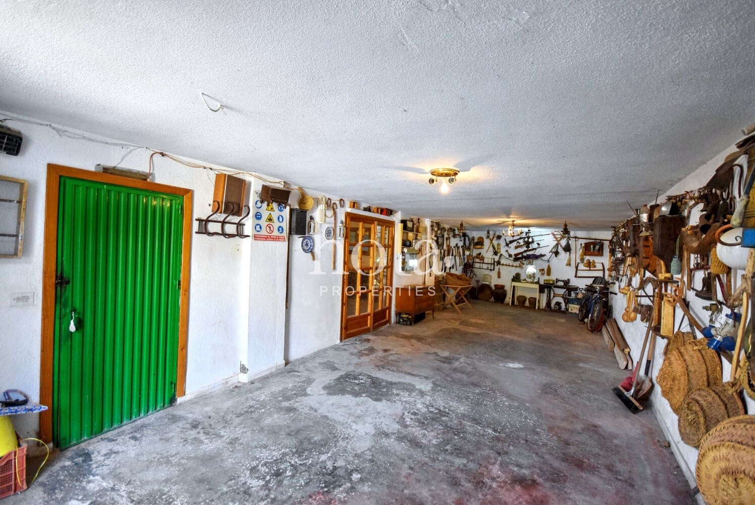 8 soveværelse Byhus til salg i Nevada med garage - € 110.000 (Ref: 8910104)