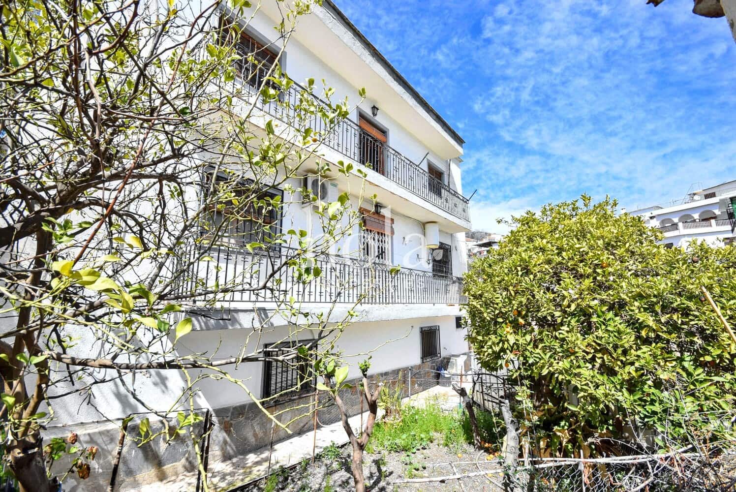 8 soveværelse Byhus til salg i Nevada med garage - € 110.000 (Ref: 8910104)