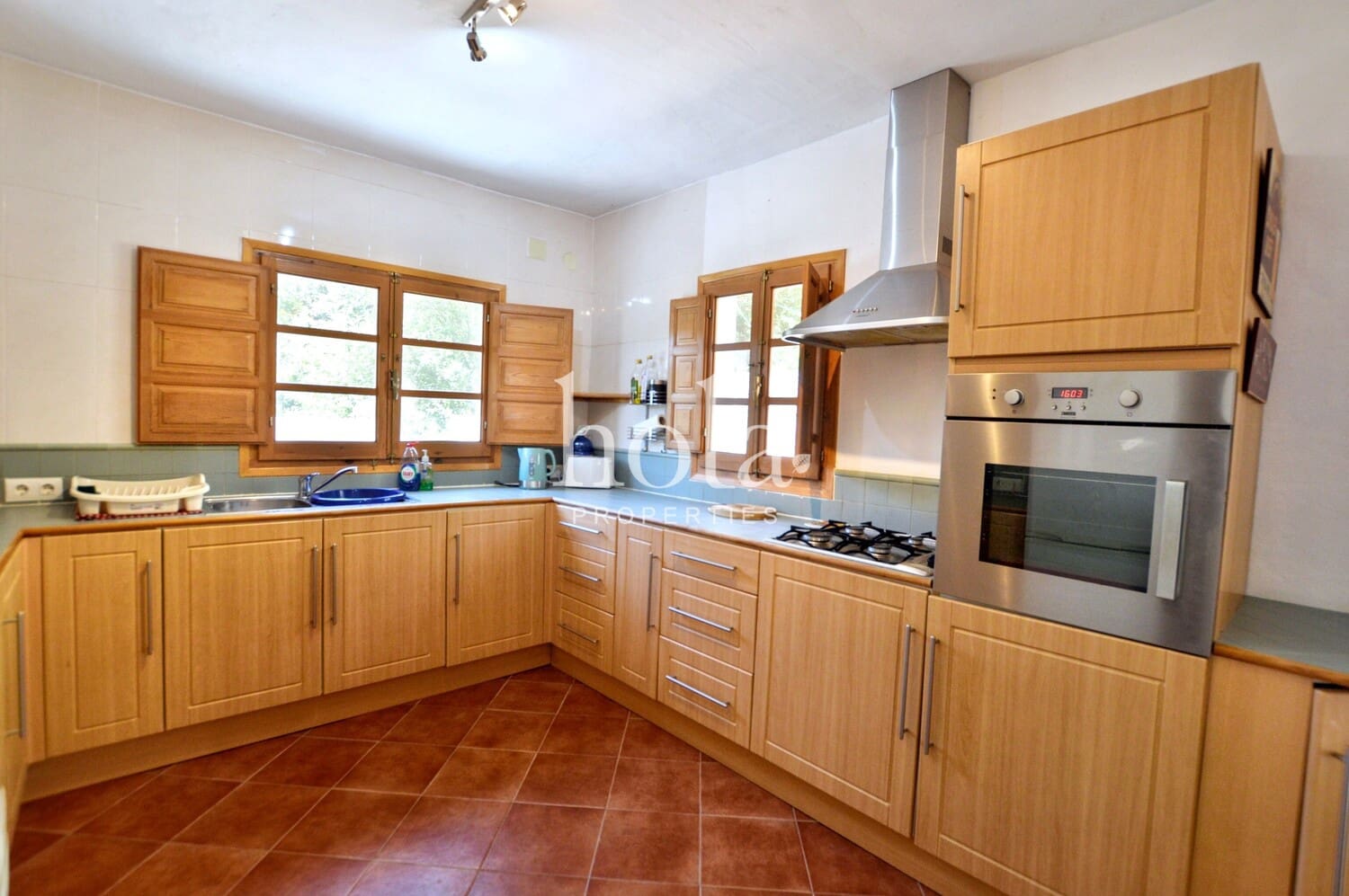 4 slaapkamer Finca/Landhuis te koop in Lanjaron met zwembad garage - € 275.000 (Ref: 9031193)