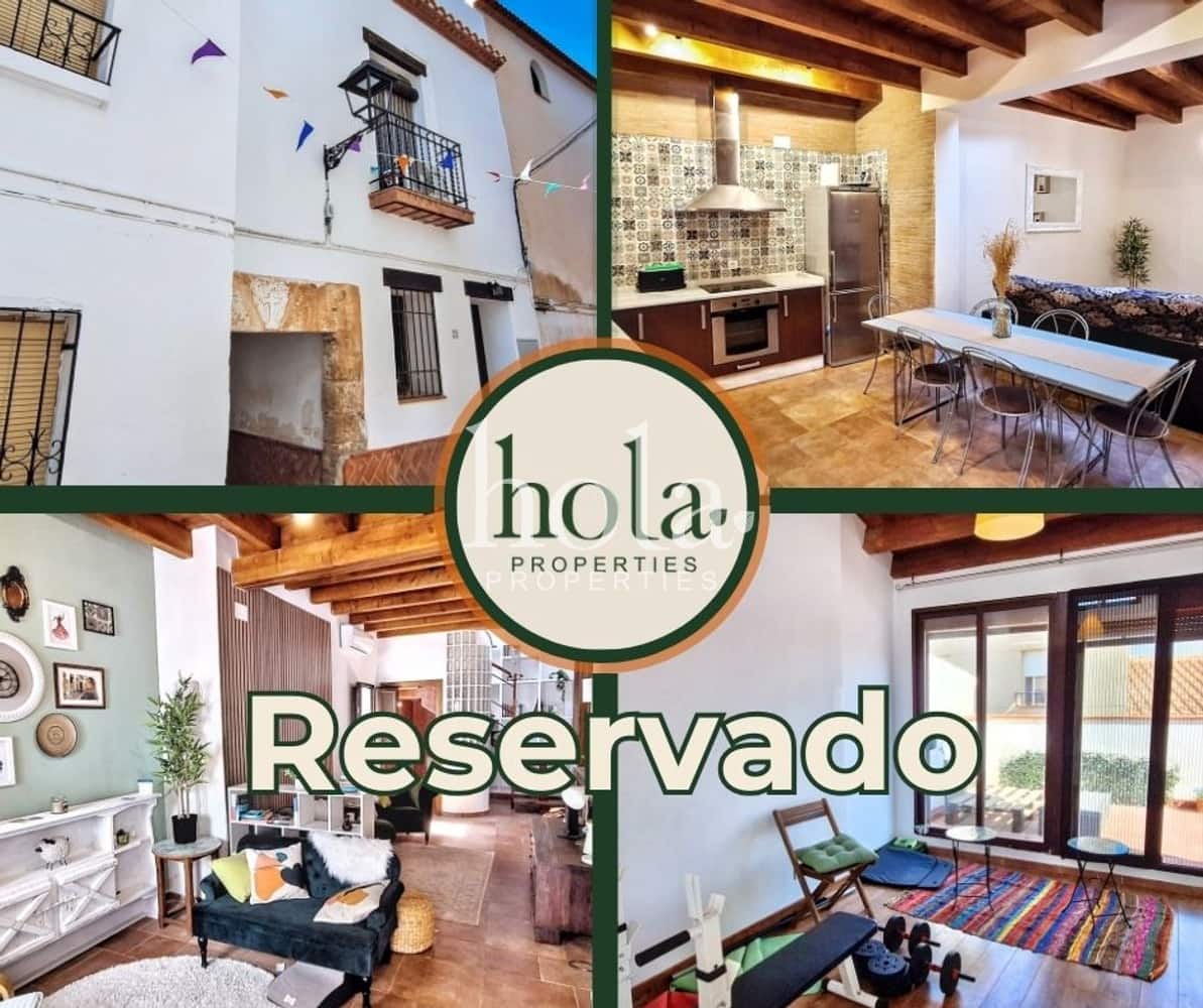 4 bedroom Townhouse for sale in Pinos del Valle - € 150,000 (Ref: 9327010)